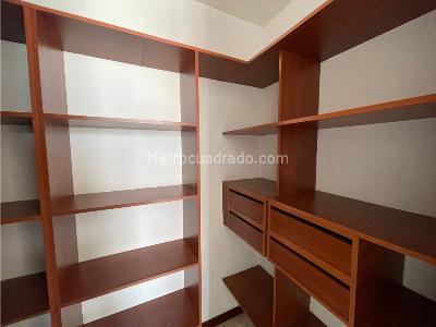 Apartamento de 3 alcobas en arriendo en Castropol, Medellín, 94 m² · foto 13 de 17