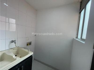 Apartamento de 3 alcobas en arriendo en Castropol, Medellín, 94 m² · foto 16 de 17