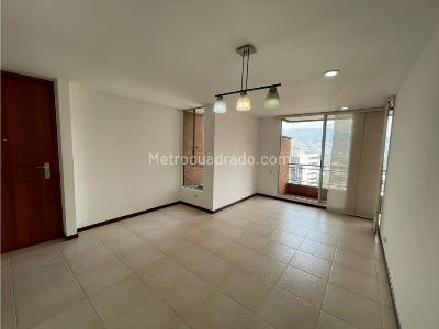 Apartamento de 3 alcobas en arriendo en Castropol, Medellín, 94 m² · foto 2 de 17