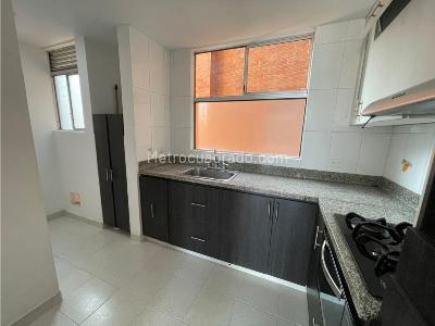 Apartamento de 3 alcobas en arriendo en Castropol, Medellín, 94 m² · foto 4 de 17