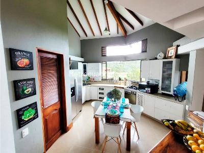 Casa de 4 alcobas en venta en Alto Del Escobero, Envigado, 400 m² · foto 4 de 16