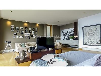 Casa de 3 alcobas en venta en El Poblado, Medellín, 492 m² · foto 3 de 19