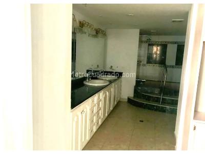 Apartamento de 3 alcobas en venta en Alejandría, Medellín, 200 m² · foto 2 de 6