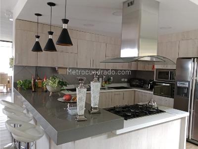 Casa de 3 alcobas en venta en Envigado, Envigado, 420 m² · foto 9 de 20