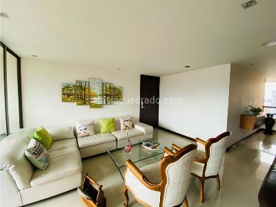 Apartamento en venta en El Poblado, Medellín · foto 2 de 18