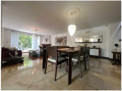 Casa de 4 alcobas en venta en Poblado La Calera, Medellín, 360 m² · foto 2 de 20