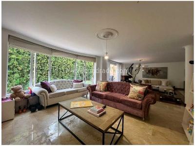 Casa de 4 alcobas en venta en Poblado La Calera, Medellín, 360 m² · foto 3 de 20
