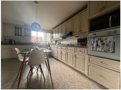Casa de 4 alcobas en venta en Poblado La Calera, Medellín, 360 m² · foto 13 de 20