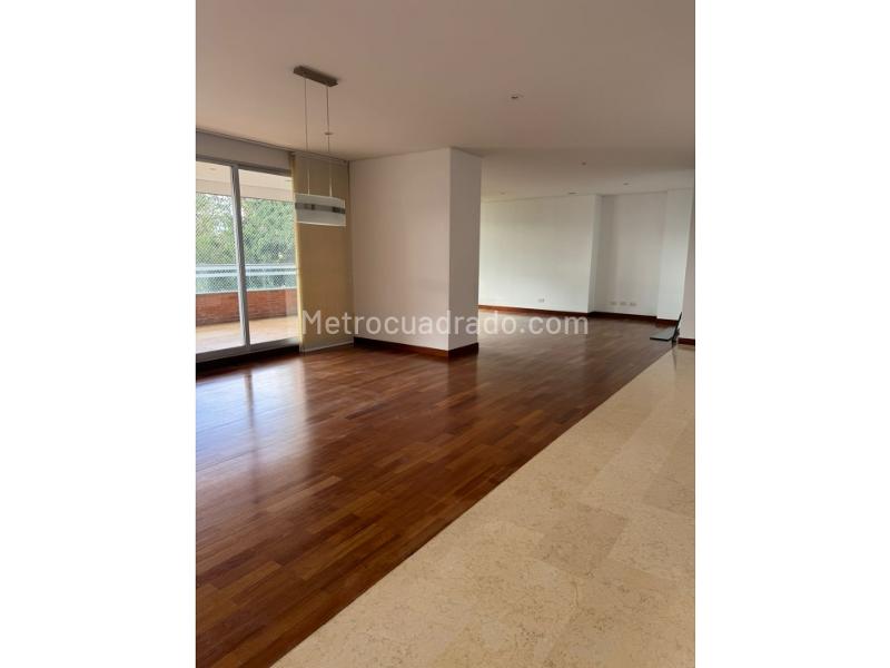 Elegant 3BR Apartment Near El Tesoro Mall