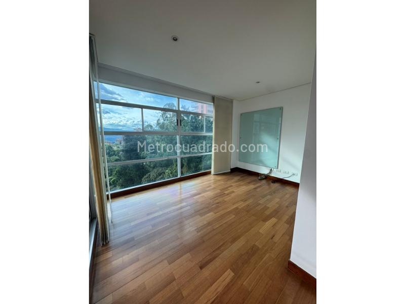 Elegant 3BR Apartment Near El Tesoro Mall - 3