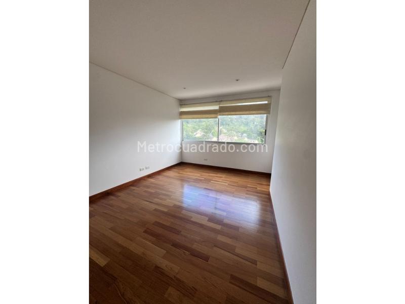 Elegant 3BR Apartment Near El Tesoro Mall - 9