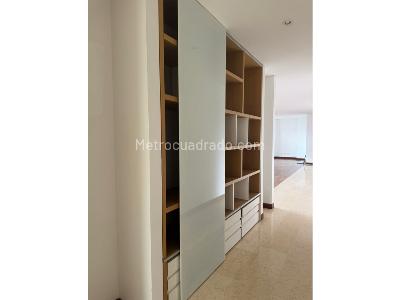 Apartamento de 3 alcobas en arriendo en El Poblado El Tesoro, Medellín, 272 m² · foto 7 de 20