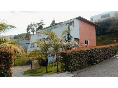 Casa de 3 alcobas en venta en Envigado El Escobero, Envigado, 280 m² · foto 2 de 6
