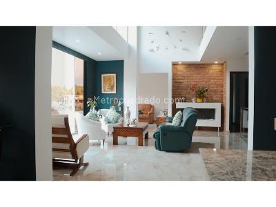 Casa de 3 alcobas en venta en Envigado El Escobero, Envigado, 280 m² · foto 3 de 6