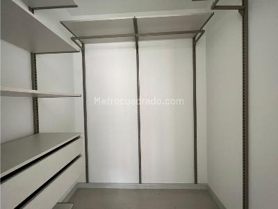 Apartamento de 3 alcobas en venta en El Poblado, Medellín, 86 m² · foto 9 de 14