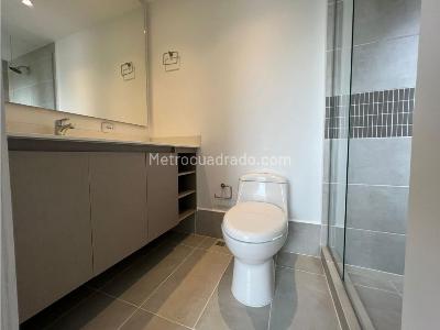 Apartamento de 3 alcobas en venta en El Poblado, Medellín, 86 m² · foto 10 de 14
