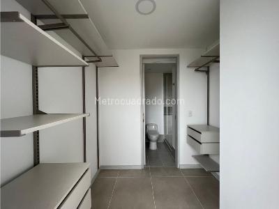 Apartamento de 3 alcobas en venta en El Poblado, Medellín, 86 m² · foto 12 de 14