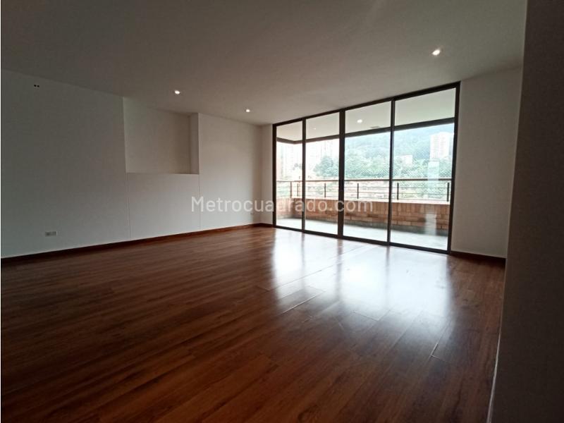 3BR Apartment Near El Tesoro Mall in El Poblado