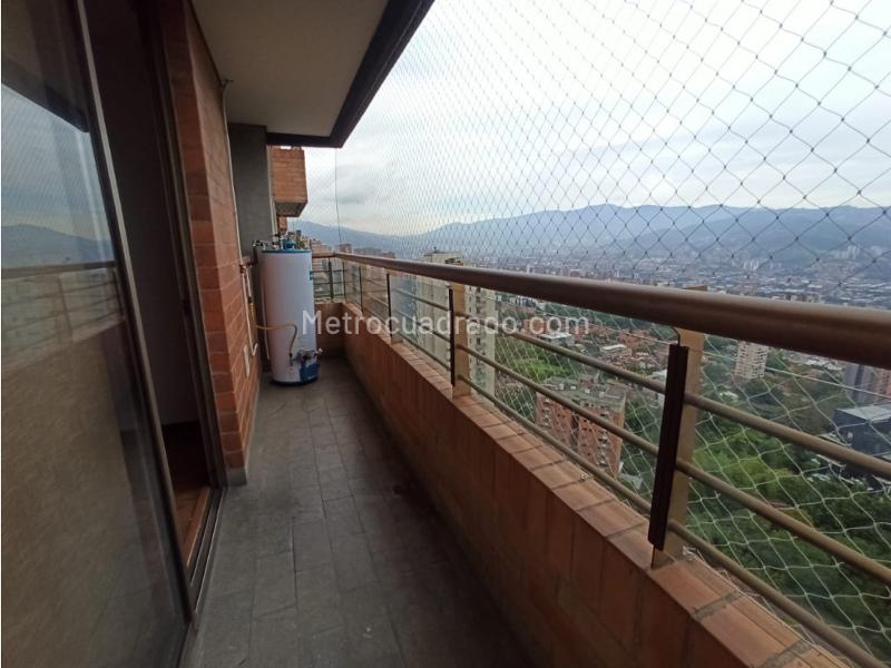 3BR Apartment Near El Tesoro Mall in El Poblado - 4