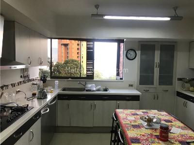 Apartamento de 4 alcobas en venta en El Poblado, Medellín, 444 m² · foto 11 de 14