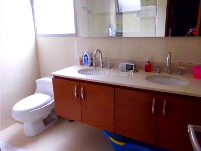 Apartamento de 4 alcobas en venta en El Poblado, Medellín, 199 m² · foto 15 de 20