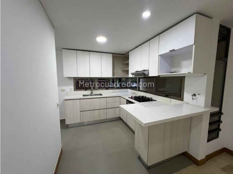Apartamento en Arriendo de 2 Alcobas cerca a Oviedo y Santa Fe - 4