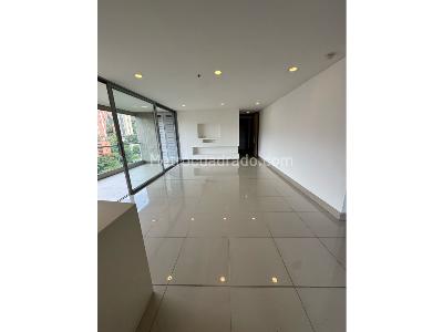 Apartamento de 3 alcobas en arriendo en El Poblado, Medellín, 184 m² · foto 4 de 19