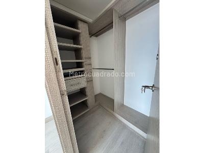 Apartamento de 3 alcobas en arriendo en El Poblado, Medellín, 184 m² · foto 8 de 19