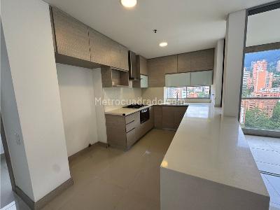 Apartamento de 3 alcobas en arriendo en El Poblado, Medellín, 184 m² · foto 9 de 19
