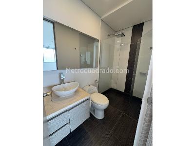 Apartamento de 3 alcobas en arriendo en El Poblado, Medellín, 184 m² · foto 15 de 19