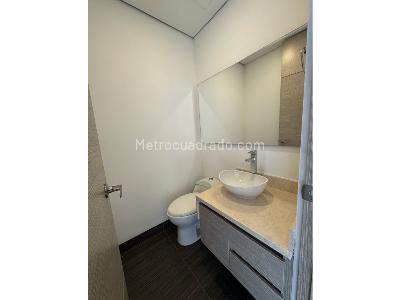Apartamento de 3 alcobas en arriendo en El Poblado, Medellín, 184 m² · foto 17 de 19