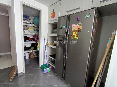 Apartamento de 3 alcobas en venta en El Poblado, Medellín, 90 m² · foto 8 de 14