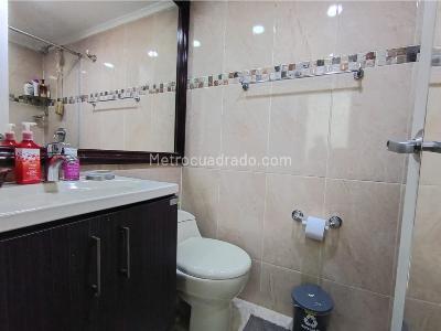 Apartamento de 3 alcobas en venta en El Poblado, Medellín, 90 m² · foto 10 de 14