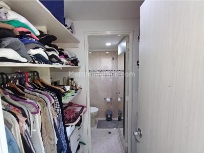 Apartamento de 3 alcobas en venta en El Poblado, Medellín, 90 m² · foto 11 de 14