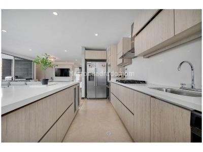 Apartamento de 3 alcobas en venta en El Poblado Castropol, Medellín, 173 m² · foto 5 de 16