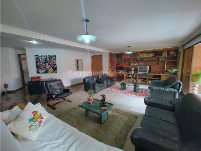 Apartamento de 3 alcobas en venta en El Poblado, Medellín, 196 m² · foto 2 de 13