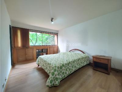 Apartamento de 3 alcobas en venta en El Poblado, Medellín, 196 m² · foto 5 de 13