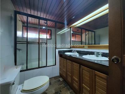 Apartamento de 3 alcobas en venta en El Poblado, Medellín, 196 m² · foto 12 de 13