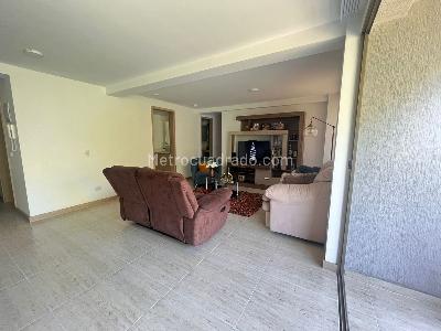 Apartamento en venta en Loma De Los Bernal, Medellín · foto 6 de 16