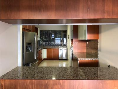 Apartamento en arriendo en Poblado, Medellín · foto 2 de 17