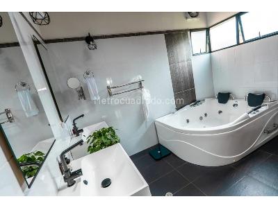 Casa de 4 alcobas en venta en Envigado, Envigado, 350 m² · foto 14 de 14