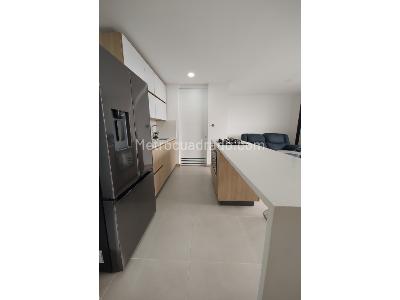 Apartamento de 2 alcobas en venta en Envigado, Envigado, 84 m² · foto 4 de 13