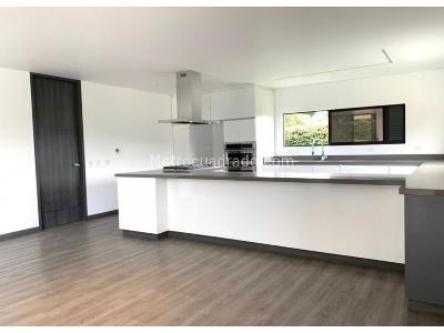 Casa de 4 alcobas en venta en Envigado, Envigado, 370 m² · foto 3 de 12