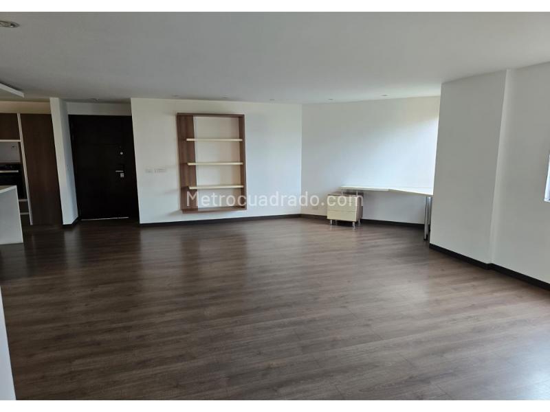 Large 3BR Apartment in Poblado Castropol - 4