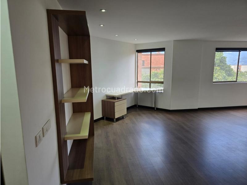 Large 3BR Apartment in Poblado Castropol - 6