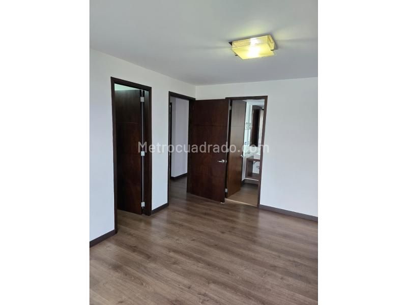 Large 3BR Apartment in Poblado Castropol - 8