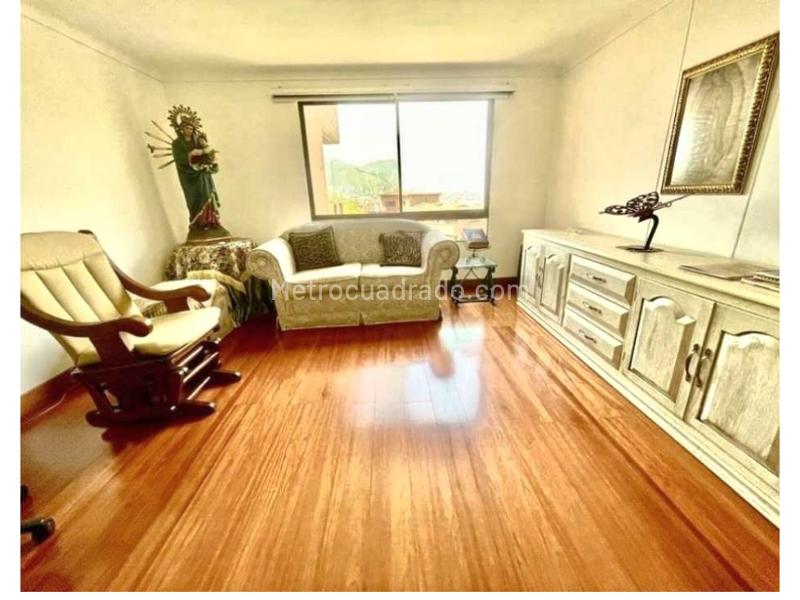 3BR Apartment with Pool & 24/7 Security in Poblado Loma de los Gonzalez - 4