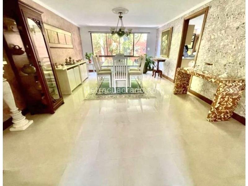 3BR Apartment with Pool & 24/7 Security in Poblado Loma de los Gonzalez - 5