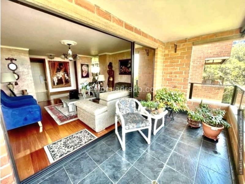 3BR Apartment with Pool & 24/7 Security in Poblado Loma de los Gonzalez - 8