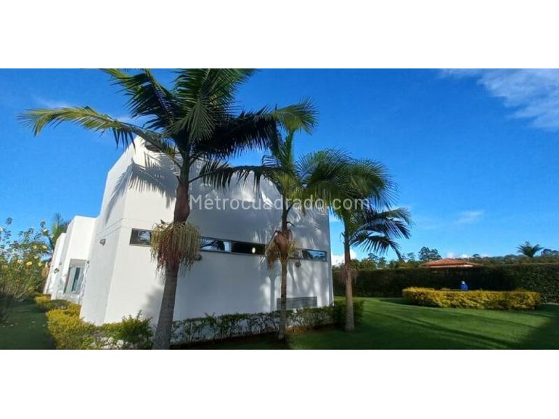 4BR House in Llanogrande (350 m²) - 2